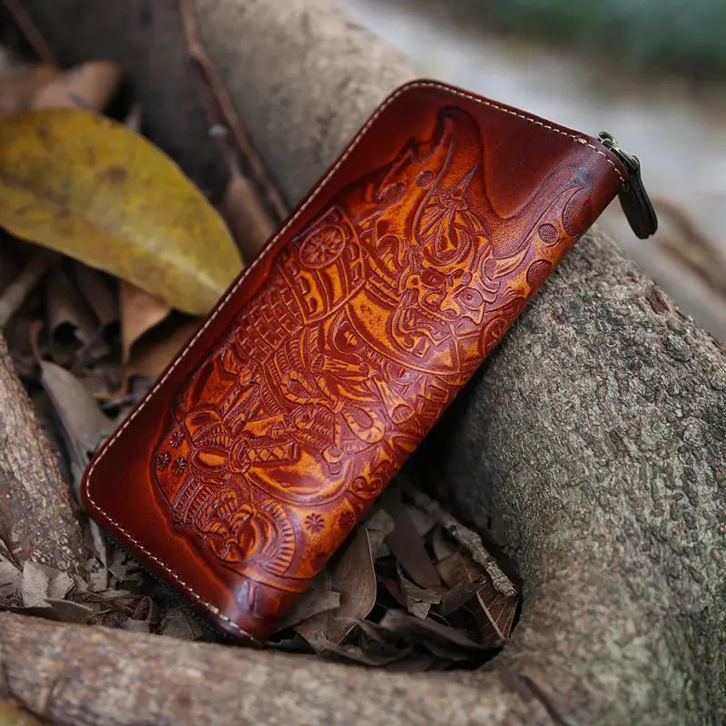 Cowhide Men's Wallet with Embossed Design | 2 Banknote Pockets | 8 Card Slots snake - label