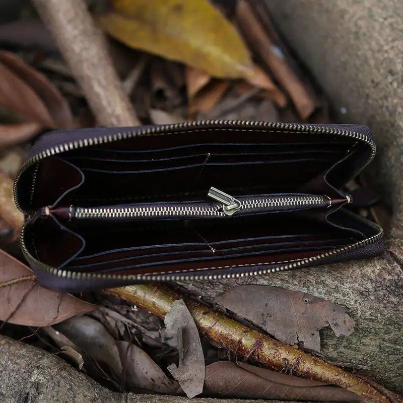 Cowhide Men's Wallet with Embossed Design | 2 Banknote Pockets | 8 Card Slots snake - label