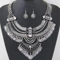 Alloy Diamond Necklace with Flower Design & Diamond Sparkle - snake - label