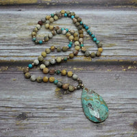 Lasso Bead Necklace: Premium Agate Stones, Elegant and Versatile Style snake - label