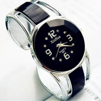 Stylish Ladies Bracelet Watch with Quartz Movement & Trendy Colors snake - label