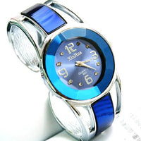 Stylish Ladies Bracelet Watch with Quartz Movement & Trendy Colors snake - label