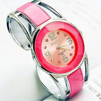 Stylish Ladies Bracelet Watch with Quartz Movement & Trendy Colors snake - label