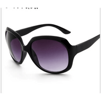 Stylish Ladies Sunglasses with UV Protection & Glamorous Design snake - label